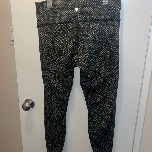 NWOT Lululemon Black and Tan Patterned Leggings - Picture 2 of 3